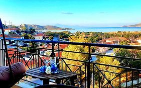 Sea & Mountain Apartment Close To Port And City